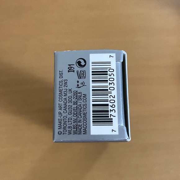 MAC Studio Fix Mattifine 12hr Shine-Control Primer, 30 mL - Picture 4 of 4